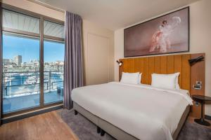 Krevet ili kreveti u jedinici u okviru objekta Radisson Blu Hotel Marseille Vieux Port