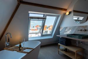 Stylish studio - Den Haag - Between city center & the beach - The King Swiete में एक कमरे में एक या कई बेड