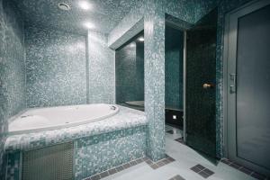 A bathroom at Rixwell Viru Square Hotel