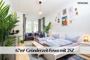 Ліжко або ліжка в номері 12 FEWOs im Jugendstilhaus mit Aufzug, Terrasse, Kingsize-Bett, Smart-TV, etc