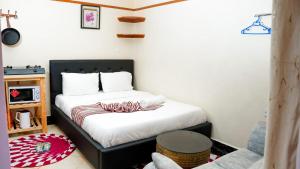 A bed or beds in a room at Shalom Apartments Naivasha