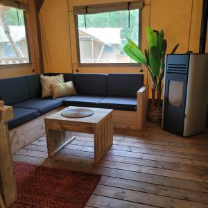 Un lugar para sentarse en Ecolodges De Dreef