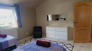 Nazareth logement Un Magnifique logement de vacances房間的床