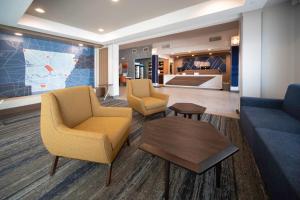 พื้นที่นั่งเล่นของ Holiday Inn Express Suites Little Rock West, an IHG Hotel