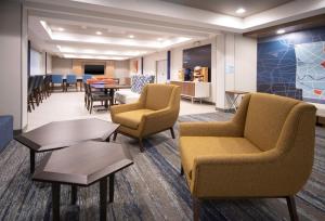 พื้นที่นั่งเล่นของ Holiday Inn Express Suites Little Rock West, an IHG Hotel