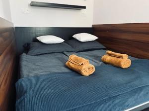 Una cama o camas en una habitación de Golden apartman 1