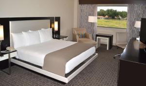 Krevet ili kreveti u jedinici u okviru objekta DoubleTree by Hilton Hotel Houston Hobby Airport