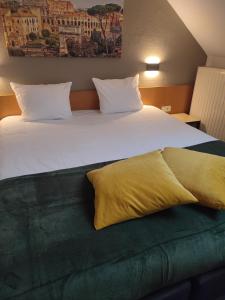 Tempat tidur dalam kamar di Hobbit Hotel Brussels Airport Zaventem