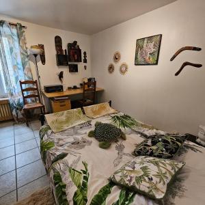 Imagine din galeria proprietății Chambre privée chez Catherine în Trappes