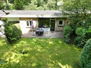 Градина пред Modern natuurhuisje midden in het bos op de Veluwe - Beau Home