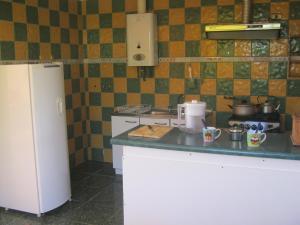 A kitchen or kitchenette at Cabañas Caleta San Pedro