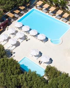 สระว่ายน้ำที่อยู่ใกล้ ๆ หรือใน Nikki Beach Resort & Spa Santorini