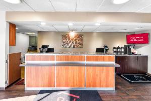 El lobby o recepción de Red Roof Inn Indianapolis North - College Park