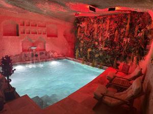 Πισίνα στο ή κοντά στο Aşk-ı Nare Cave Hotel Swimming Pool Hot & SPA