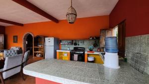 Dapur atau dapur kecil di Villas Santa Cecilia "Villa GeeGee" en Yelapa