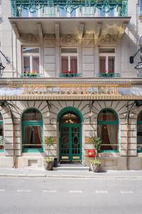 a building with a green door on a street at Hotel H15 Francuski Old Town - Destigo Hotels in Kraków