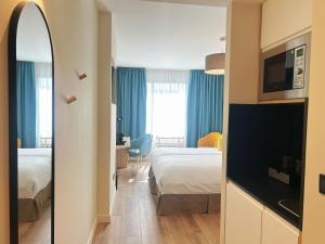 Krevet ili kreveti u jedinici u okviru objekta Hôtel Oden Paris Ivry