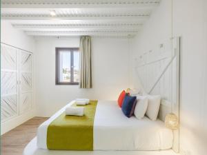 Cama ou camas em um quarto em Akkadian LGBT Boutique Hotel