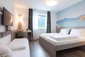 Best Western Hotel Kiefersfelden tesisinde bir odada yatak veya yataklar