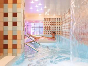 A piscina localizada em Aiden by Best Western Clermont-Ferrand Hotel & Spa ou nos arredores