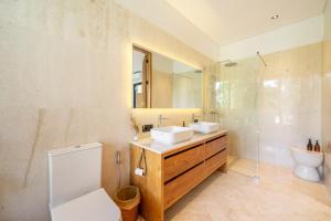 Un baño de PROMO - Brand NEW Villa - 3BDR - Huge Pool - Ubud