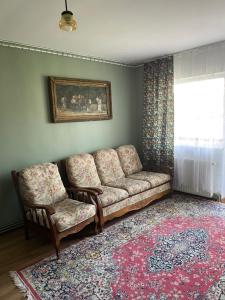 A seating area at Apartament ultracentral Botis