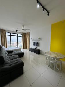 Area tempat duduk di Cozy Comfort- Beacon Executives Suite