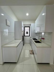 Dapur atau dapur kecil di Cozy Comfort- Beacon Executives Suite