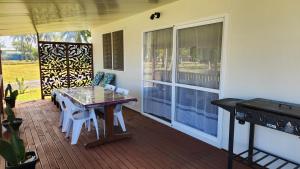 A balcony or terrace at Aumaru Holiday Home