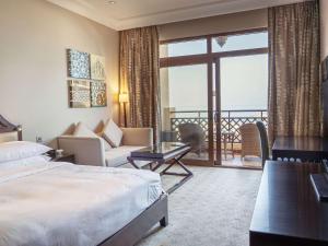 Cama ou camas em um quarto em Rixos Al Mairid Ras Al Khaimah - Ultra All Inclusive