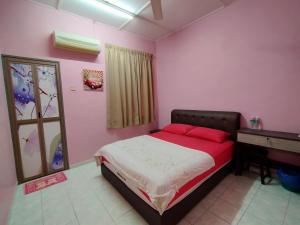 Voodi või voodid majutusasutuse Malim Joyous Homestay toas