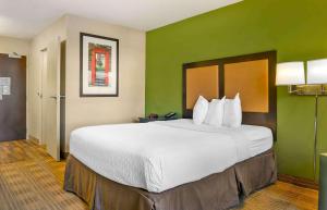 Vuode tai vuoteita majoituspaikassa Extended Stay America Select Suites - Grand Rapids - Kentwood