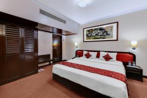 Krevet ili kreveti u jedinici u okviru objekta Quality Inn Regency, Nashik