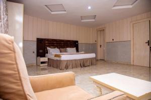 A seating area at Candellux Imperial Hotel and Suites Abuja