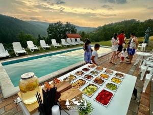 Makanan di atau berdekatan taman percutian