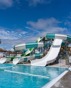 The swimming pool at or close to Ohtels Carabela