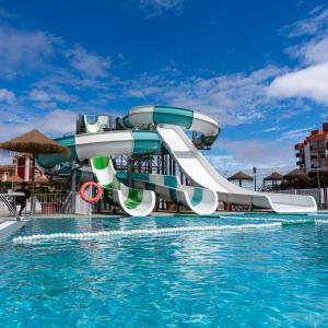 The swimming pool at or close to Ohtels Carabela