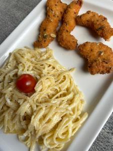 un plato de pasta con una cereza en la parte superior en Horus Hôtel, en Fréjus