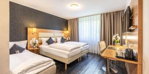 Un pat sau paturi într-o cameră la Best Western Plaza Hotel Stuttgart-Filderstadt