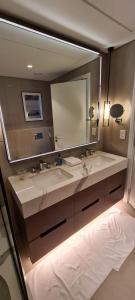 Bathroom sa Apartment at Address Beach Resort Sharm Al Aqah