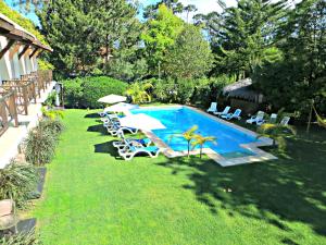 Swimming pool sa o malapit sa Petit Chateau Hotel Boutique