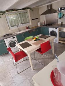 Kitchen o kitchenette sa Pitchoun