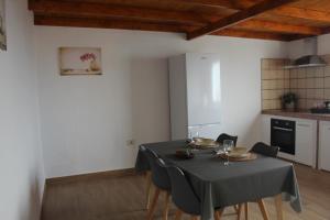 A kitchen or kitchenette at Casita El refugio