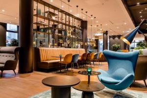 Motel One Köln-Messe休息區