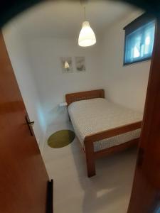 Una cama o camas en una habitación de Lourisol