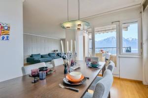 Seating area sa Alpine Stunning Apartment in Montreux by GuestLee