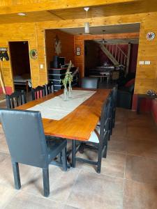 Un restaurant u otro lugar para comer en Casa Tafi del Valle