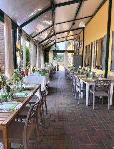 Un restaurant u otro lugar para comer en Cascina Bellaria