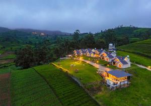 een luchtzicht op een huis op een heuvel bij AJ Gable Clouds Ooty by VOYE HOMES - Serene Stay Near Avalanche Emerald Lake in Ooty