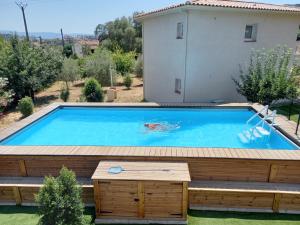 A piscina localizada em U SOLE ou nos arredores